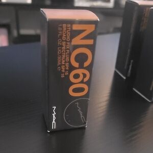 MAC Studio Fix Fluid SPF 15 NC60